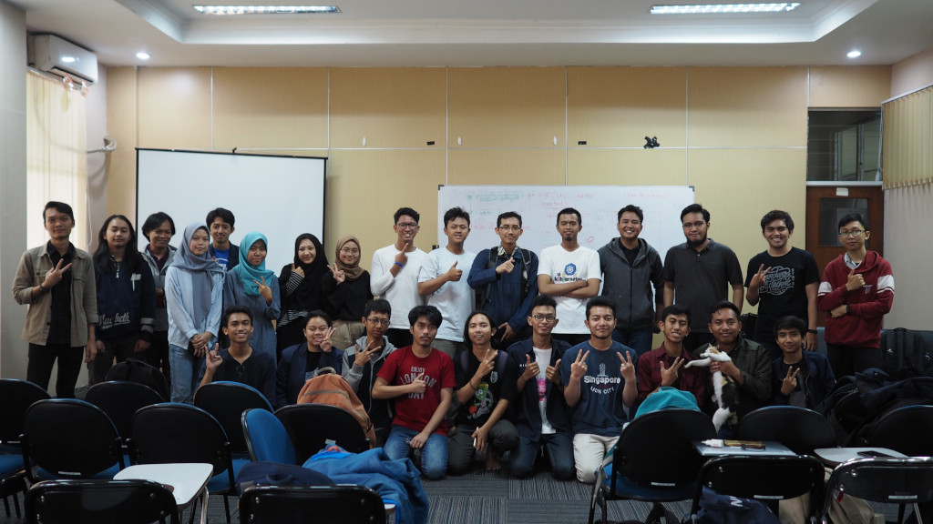 Group photo at the end of session